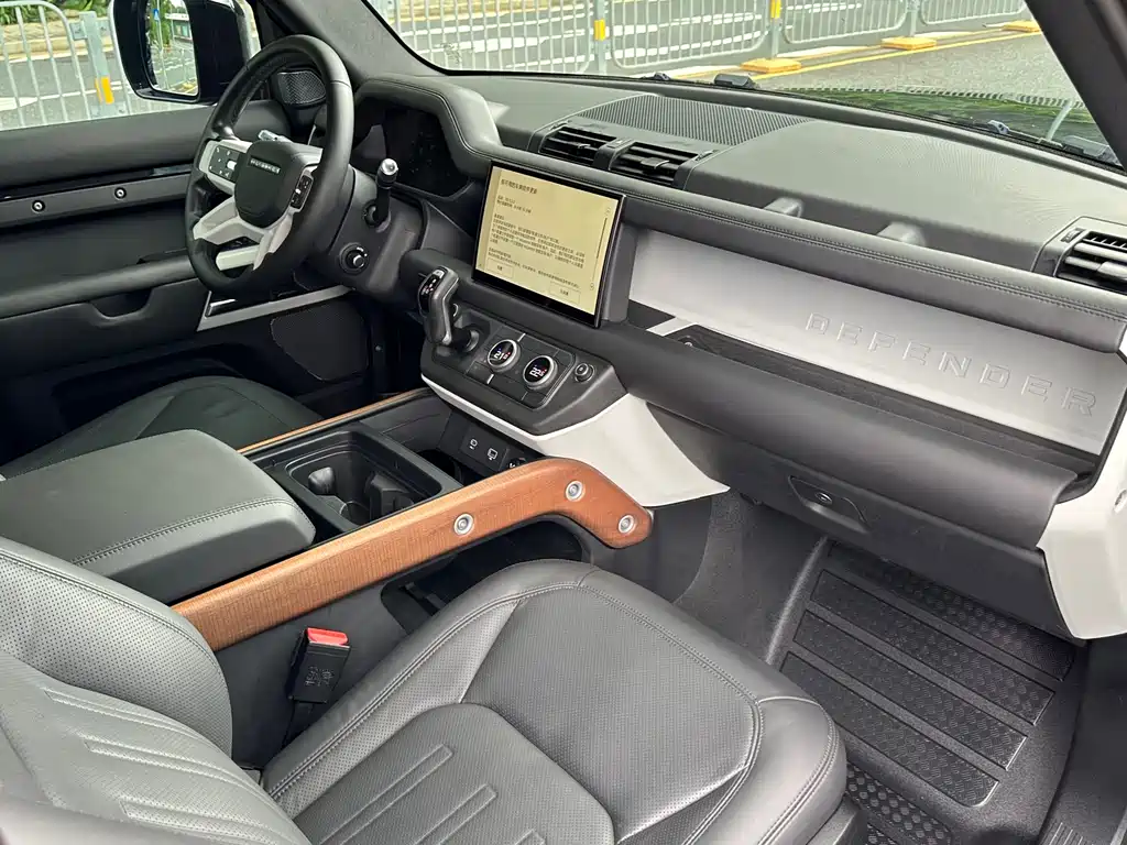Land Rover Defender 2022 — фото 17