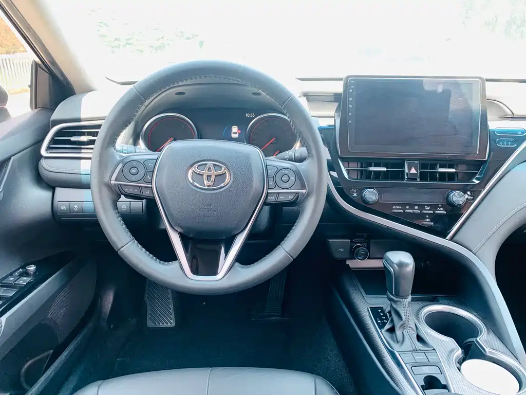 Toyota Camry 2022 — фото 14
