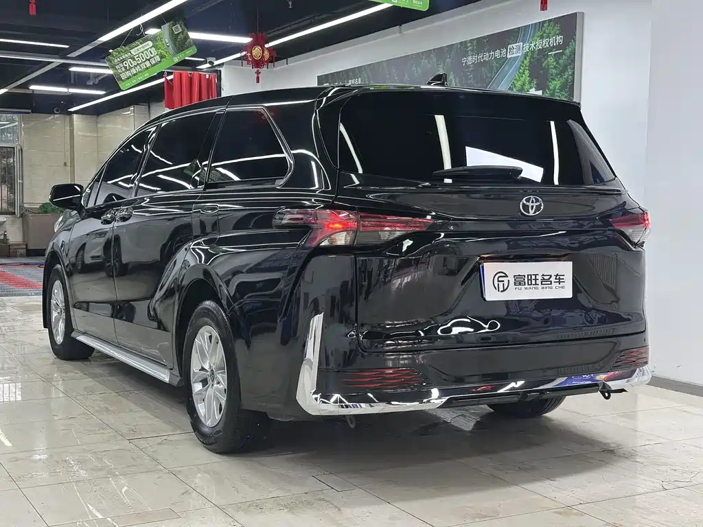 Toyota Granvia 2024