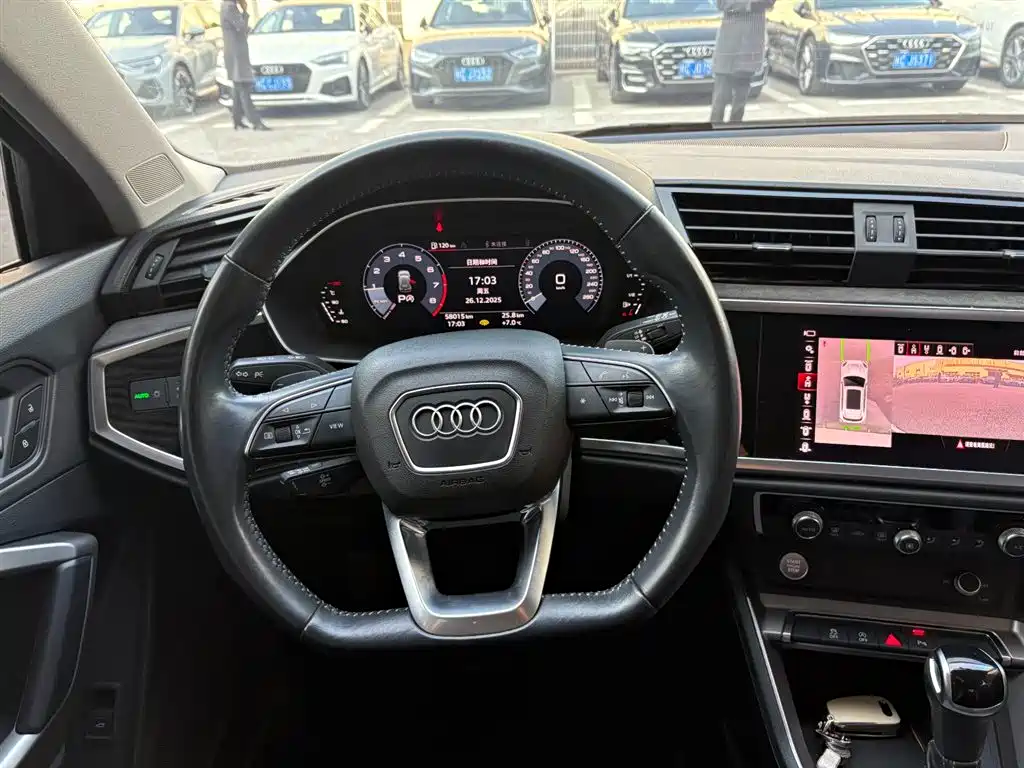 Audi Q3 2021 — фото 16