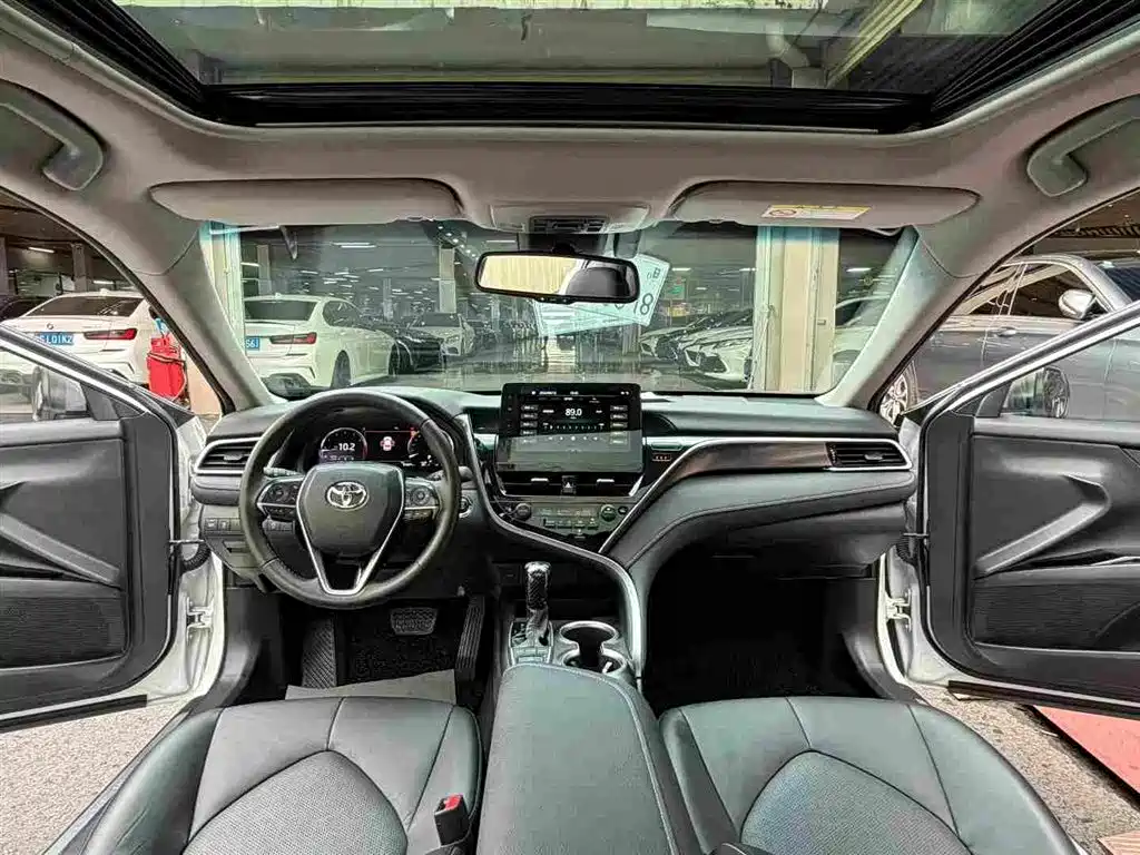 Toyota Camry 2022 — фото 4