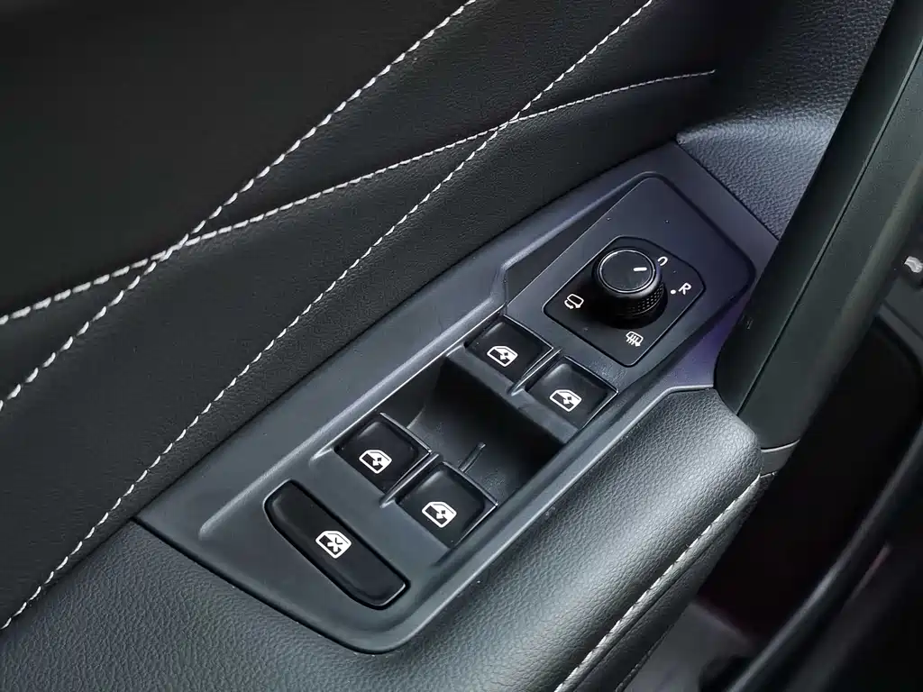 Volkswagen Tiguan L 2022 — фото 20