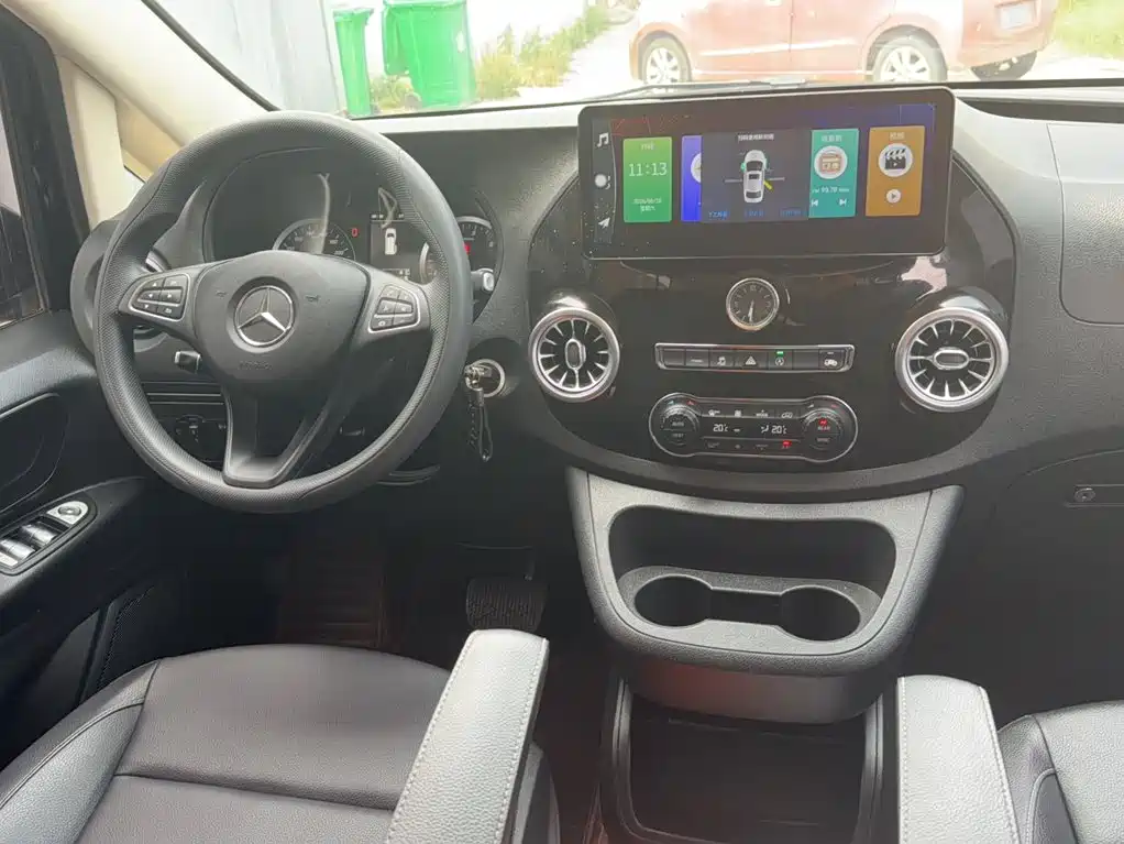 Mercedes-Benz Vito 2023 — фото 13