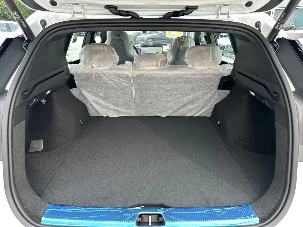 Volvo XC70 PHEV 2026 — фото 16