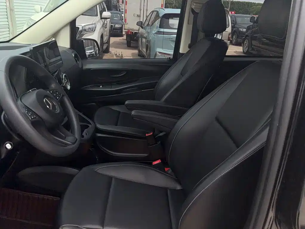 Mercedes-Benz Vito 2023 — фото 18