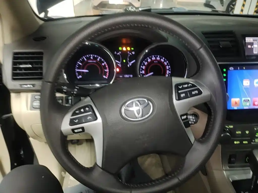 Toyota Highlander 2015 — фото 11