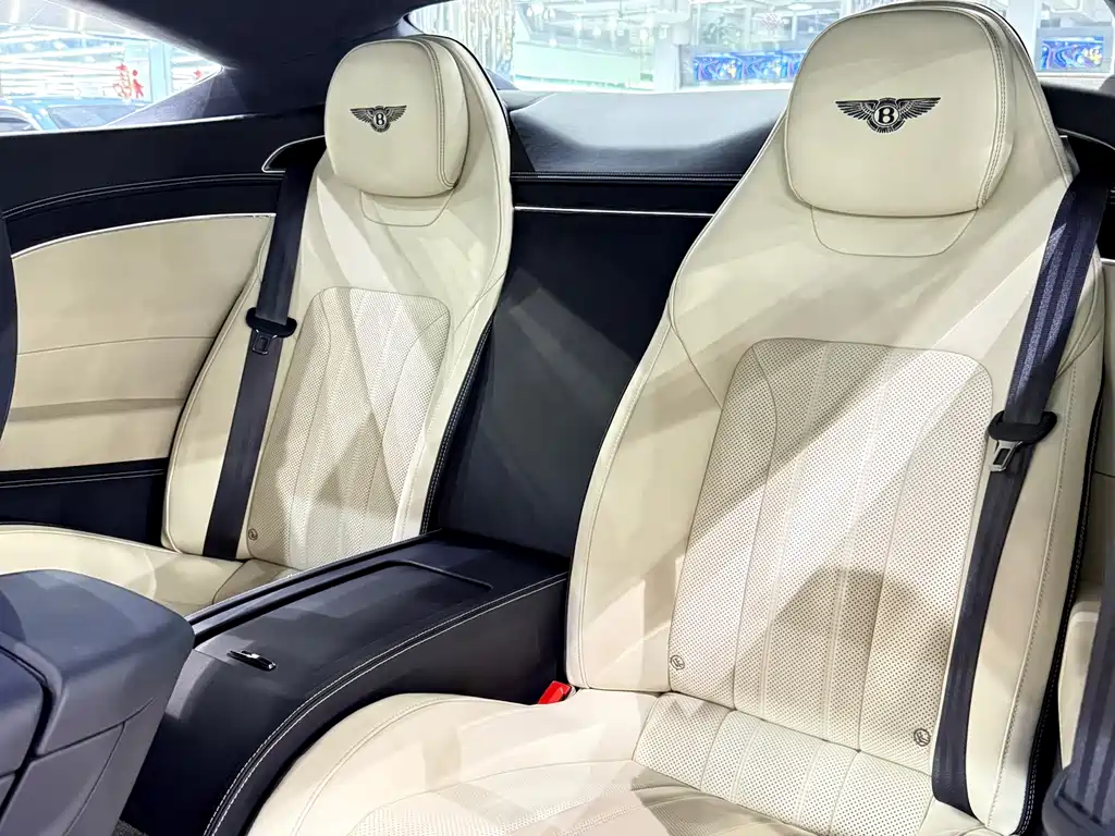 Bentley Continental 2023 — фото 19