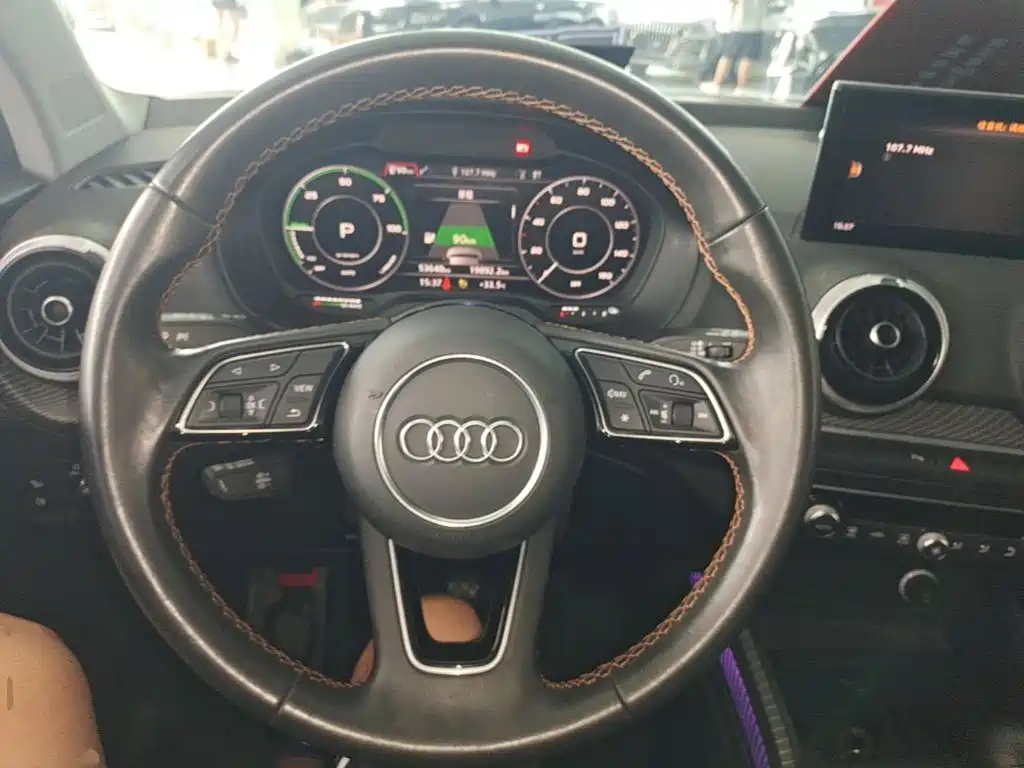 Audi Q2L E-Tron 2022 — фото 11