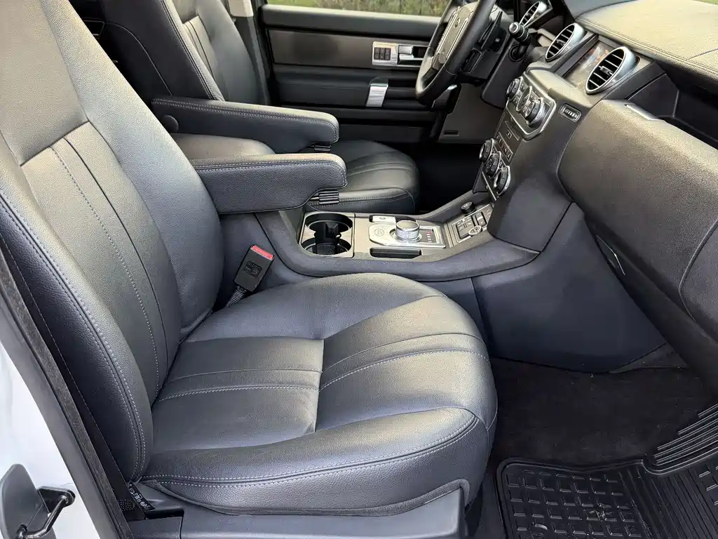 Land Rover Discovery 2016 — фото 23