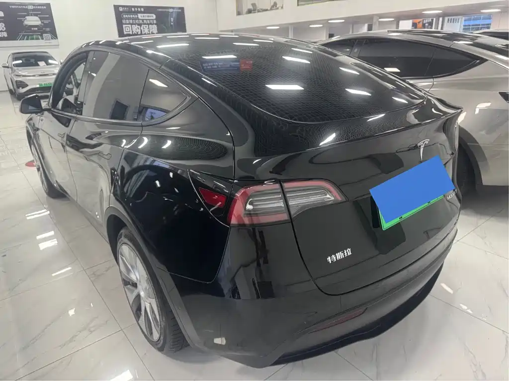 Tesla Model Y 2023 — фото 12
