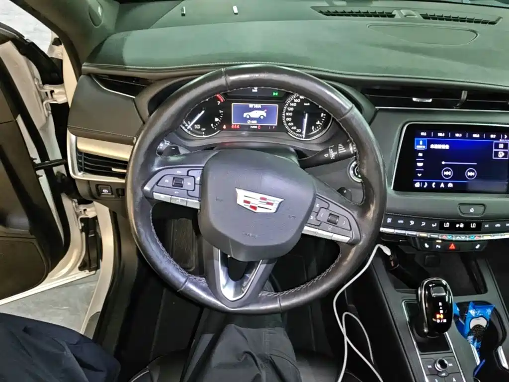 Cadillac XT4 2020 — фото 11