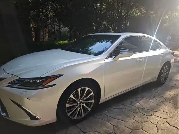 Lexus ES 2021