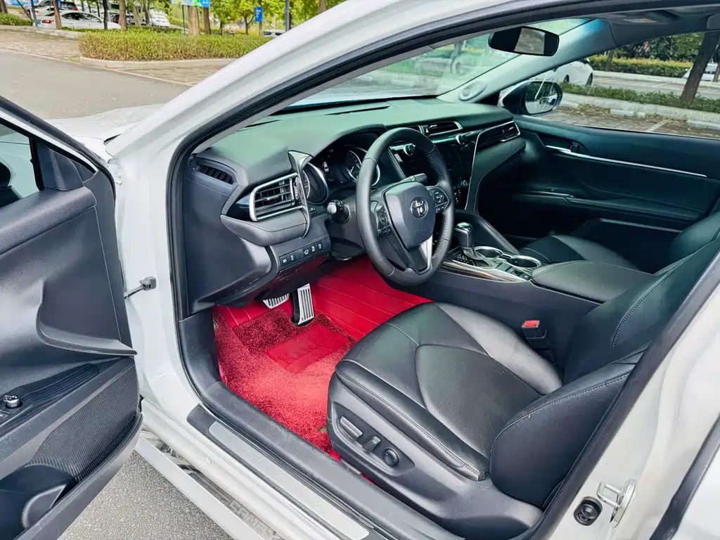 Toyota Camry 2019 — фото 4