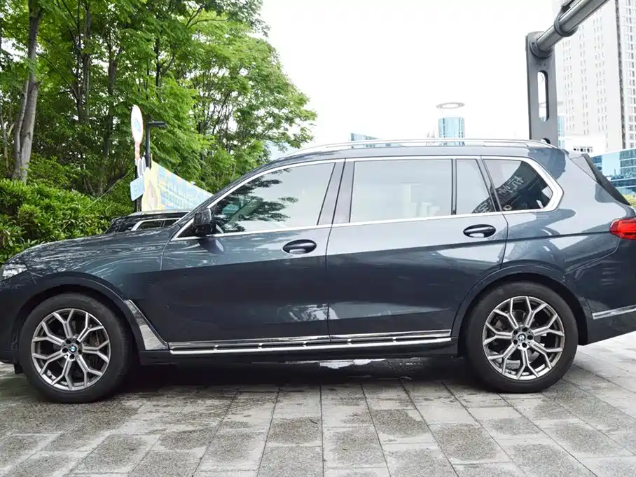 BMW X7 2021