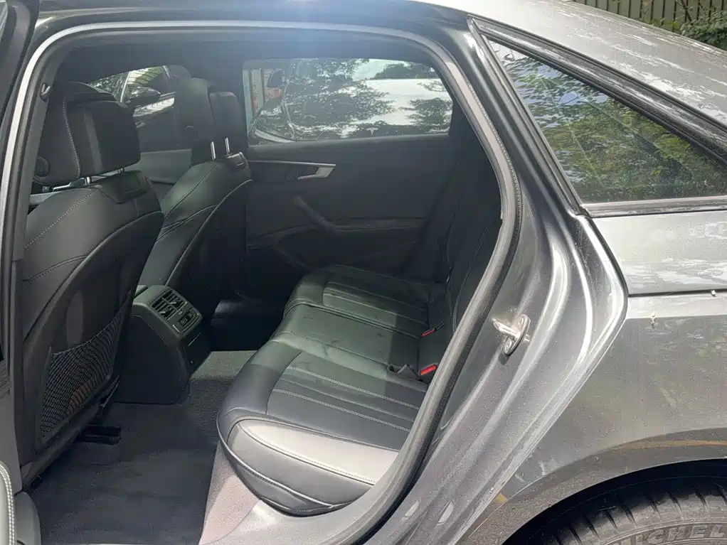 Audi A4L 2023 — фото 20