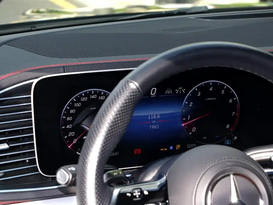 Mercedes-Benz GLE Coupe AMG 2025 — фото 14