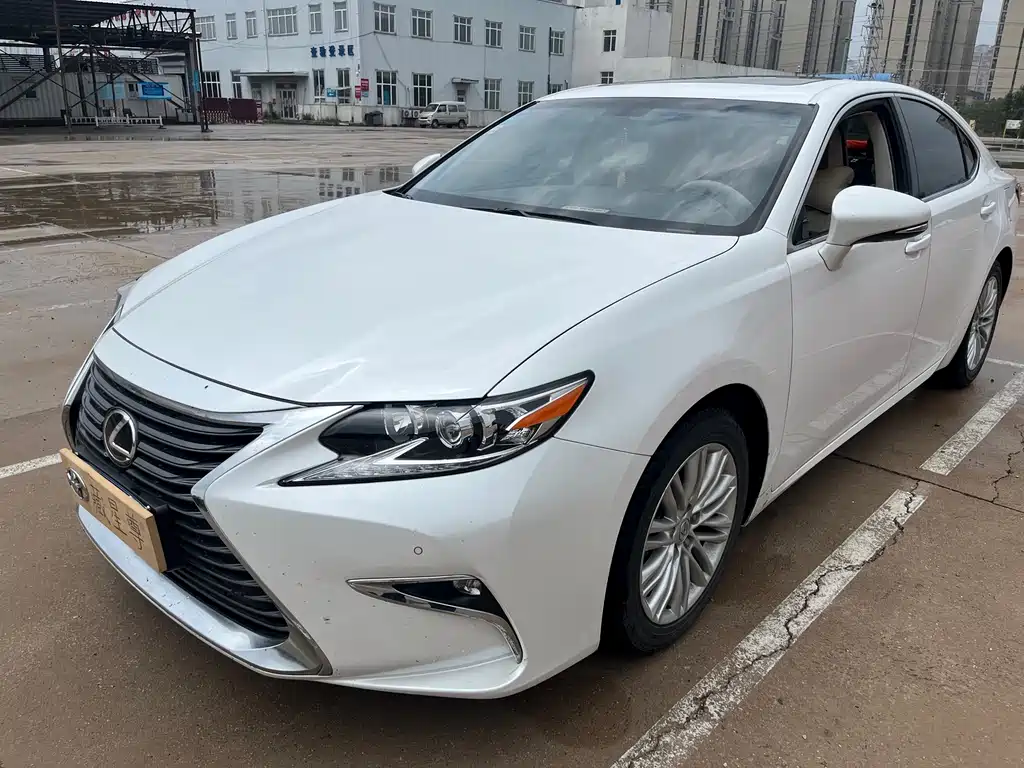 Lexus ES 2016