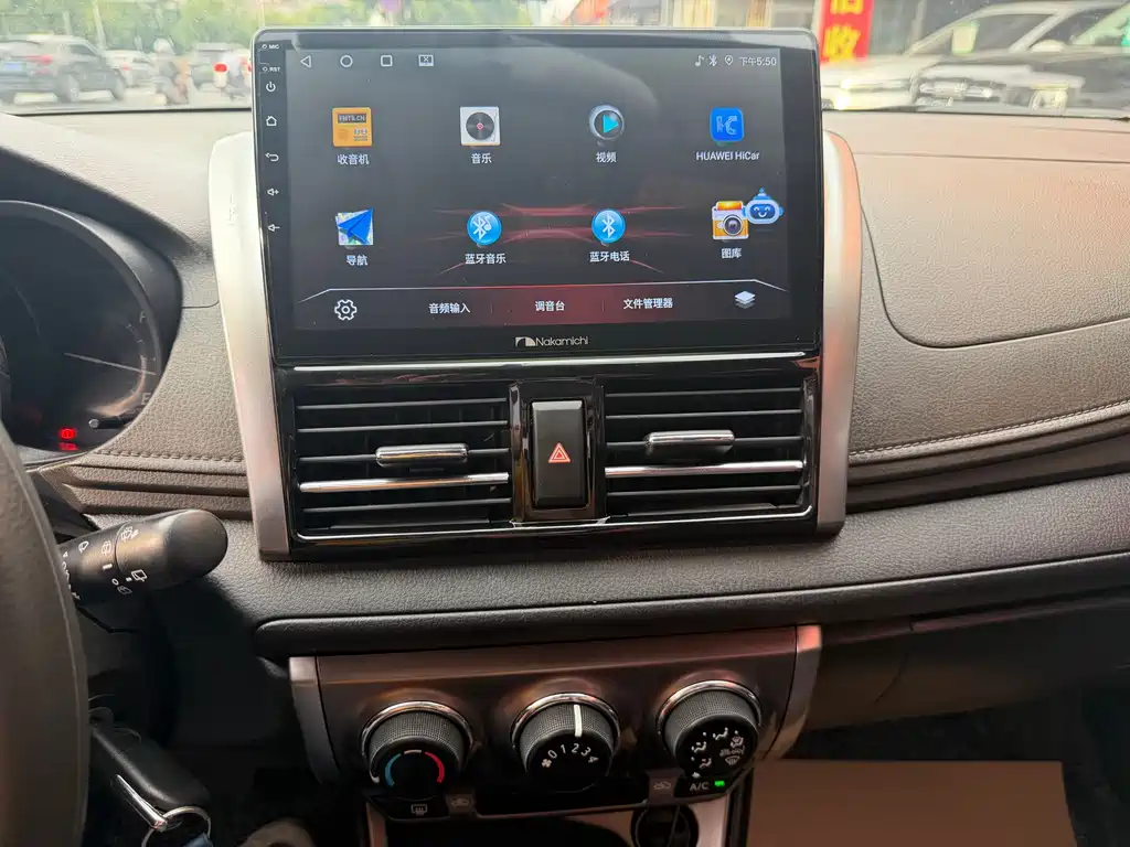 Toyota Yaris L 2016 — фото 10
