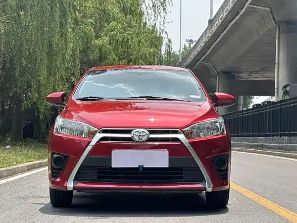 Toyota Yaris L 2015