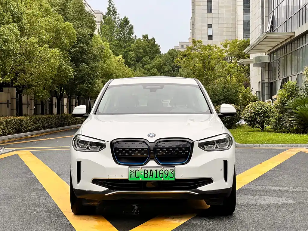 BMW iX3 2021 — фото 2