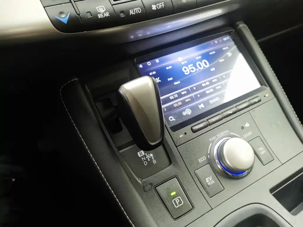 Lexus CT 2017 — фото 13