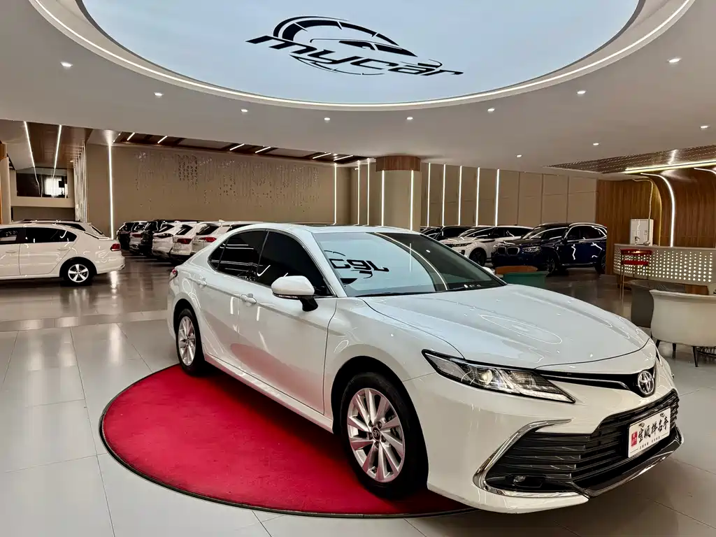 Toyota Camry 2024 — фото 3