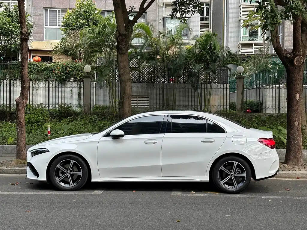 Mercedes-Benz A-Class 2023 — фото 16