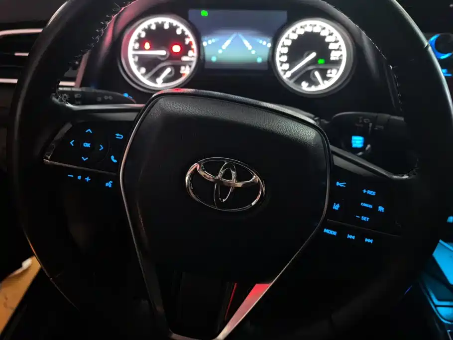 Toyota Camry 2020 — фото 15