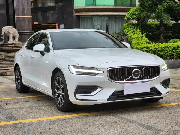 Volvo S60 2023