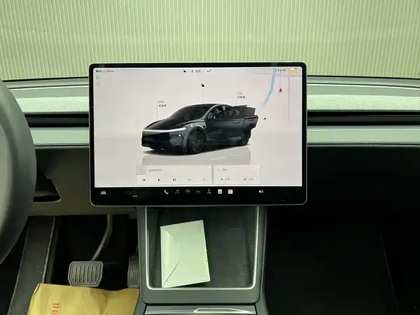 Tesla Model Y 2025