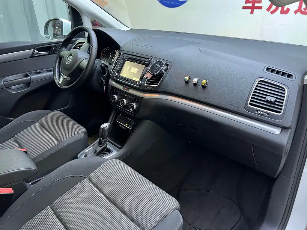 Volkswagen Sharan 2015 — фото 12