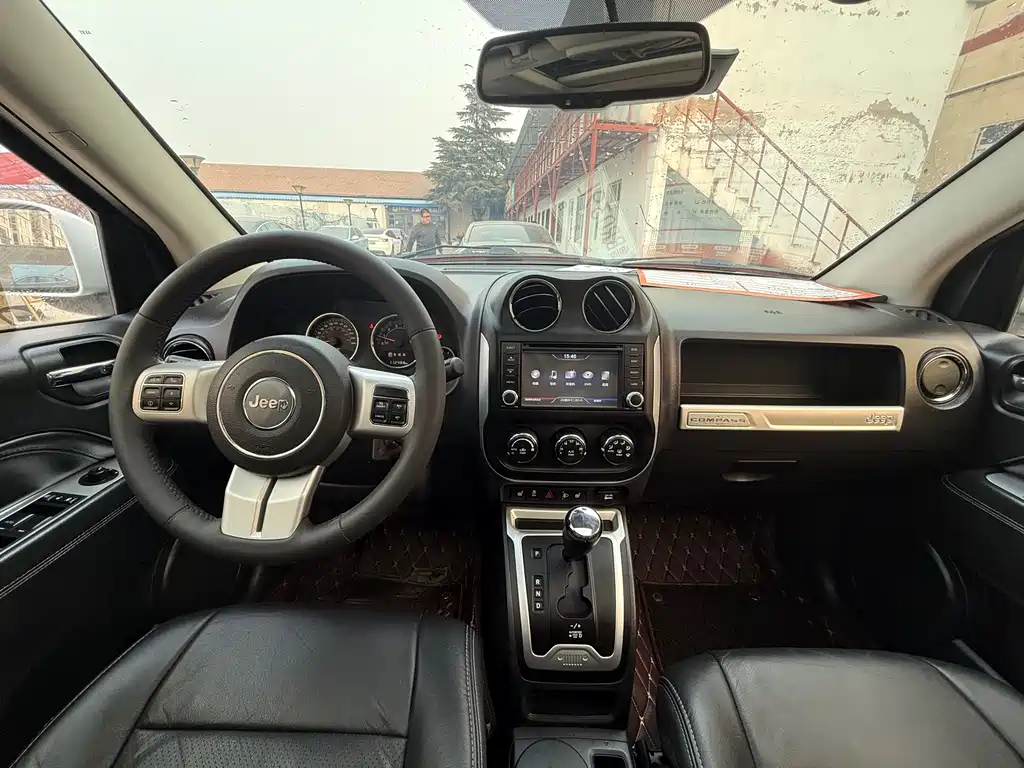 Jeep Compass 2014 — фото 8