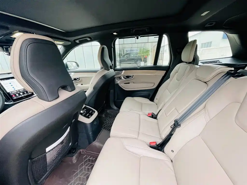 Volvo XC90 Plug-In Hybrid 2025 — фото 9