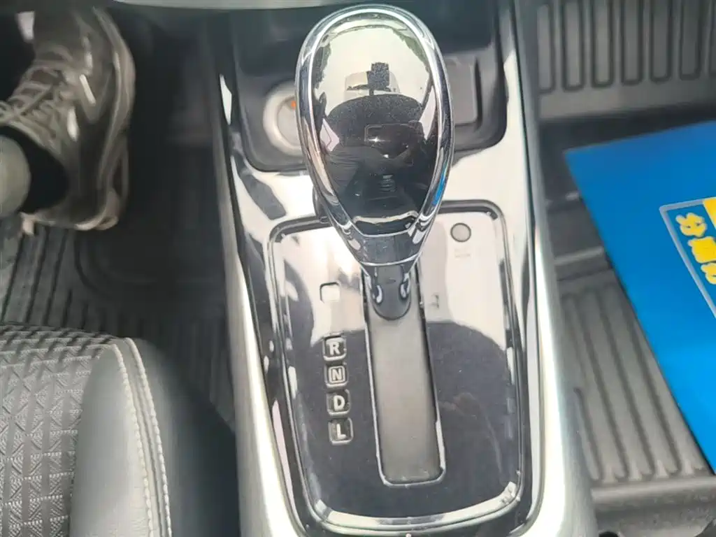 Nissan Tiida 2017 — фото 14