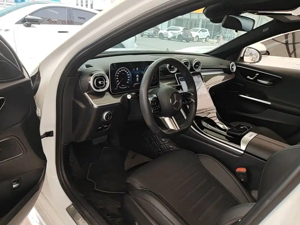 Mercedes-Benz C-Class 2024 — фото 15