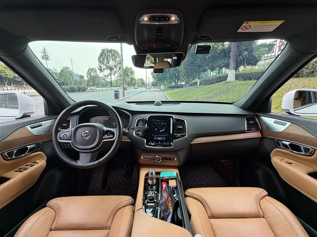 Volvo XC90 Plug-In Hybrid 2018 — фото 13