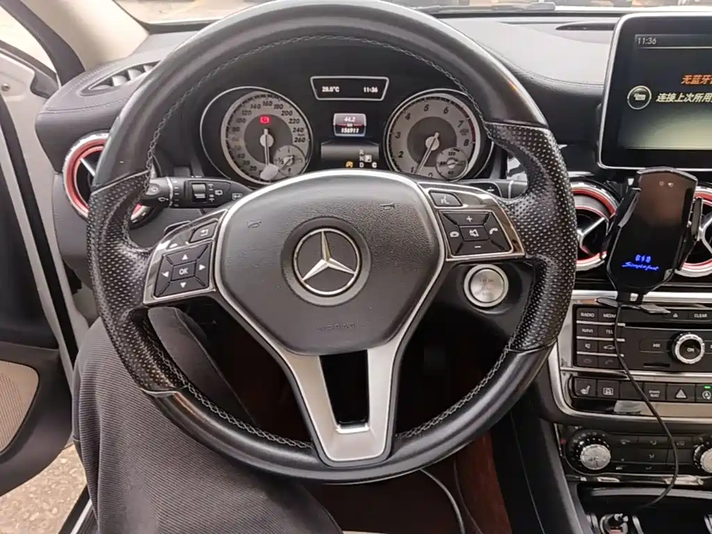 Mercedes-Benz GLA 2017 — фото 11