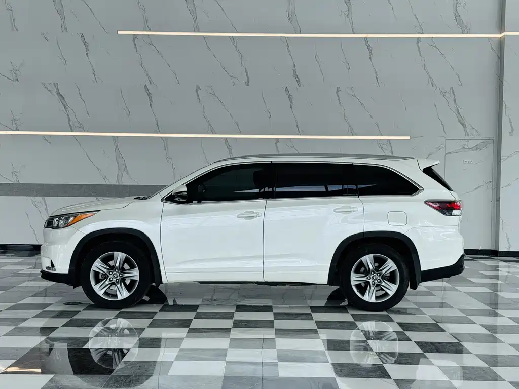 Toyota Highlander 2017 — фото 3
