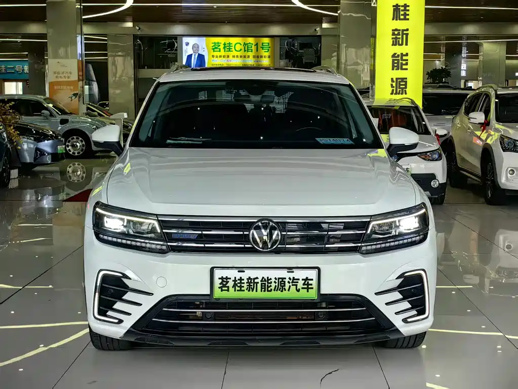 Volkswagen Tiguan L PHEV 2021 — фото 2
