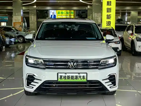 Volkswagen Tiguan L Plug-In Hybrid 2021