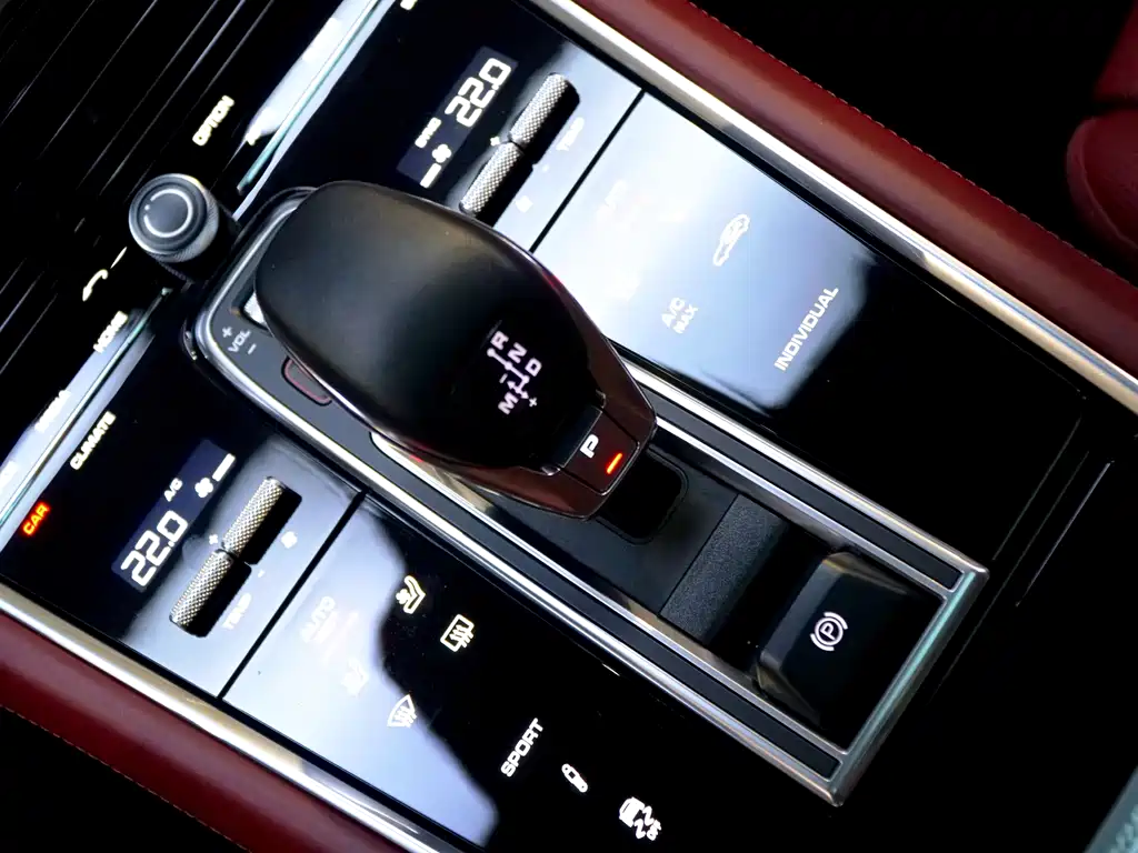 Porsche Panamera 2019 — фото 16