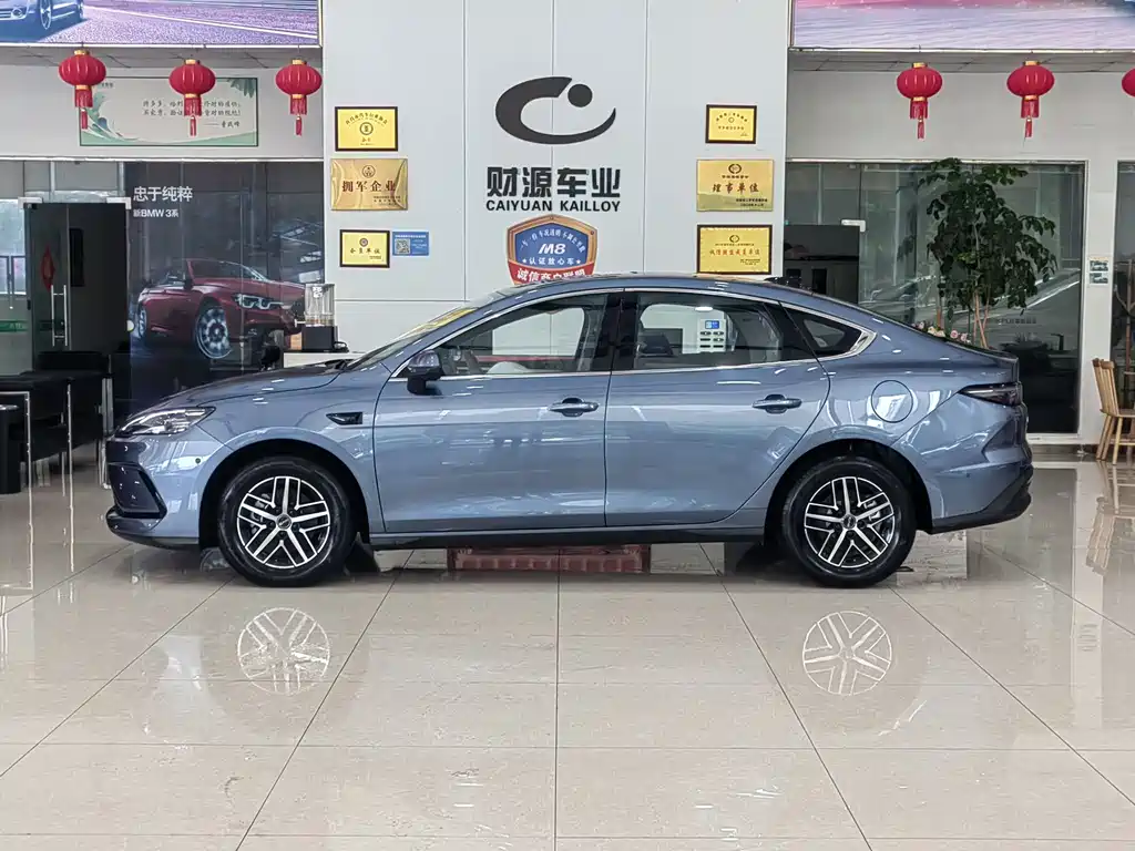 BYD Seal 05 DM-i 2025 — фото 3