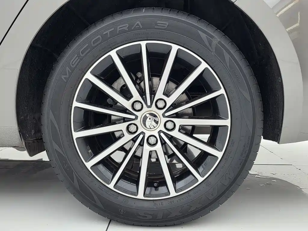 Skoda Octavia 2019 — фото 17
