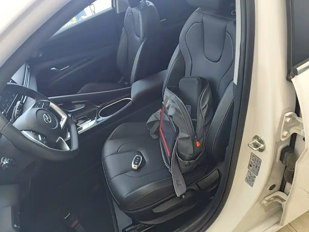 Hyundai Elantra 2023 — фото 15