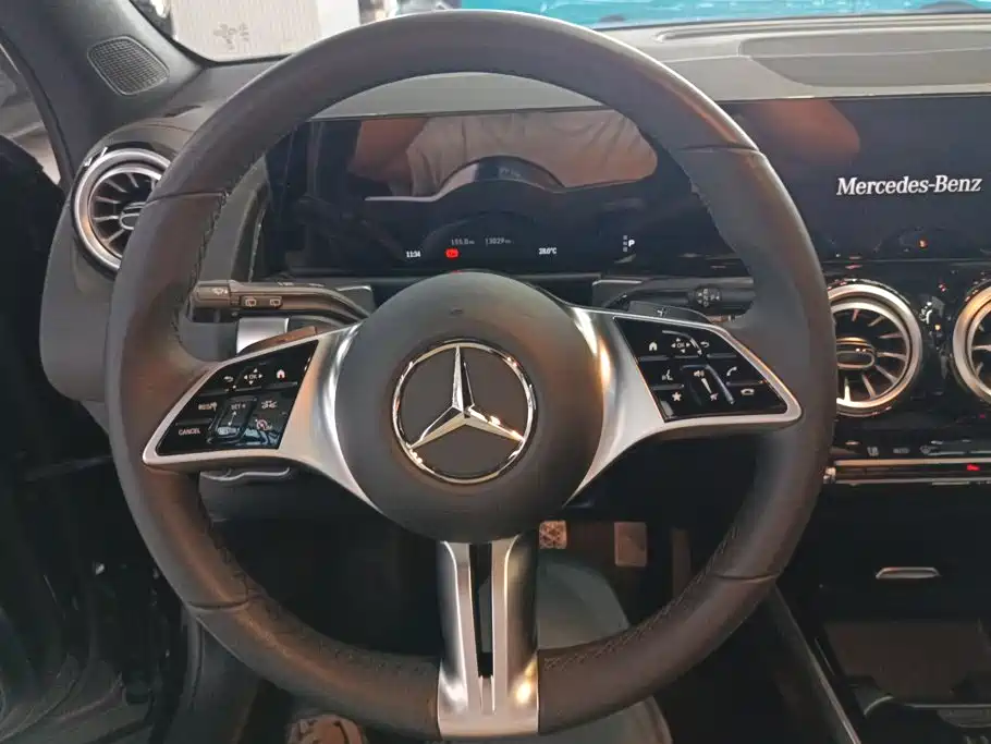 Mercedes-Benz GLB 2025 — фото 15
