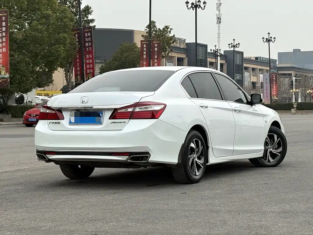 Honda Accord 2017 — фото 9