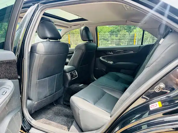 Toyota Crown 2018