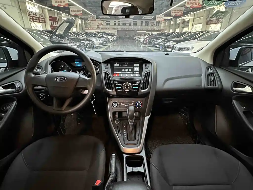 Ford Focus 2017 — фото 10