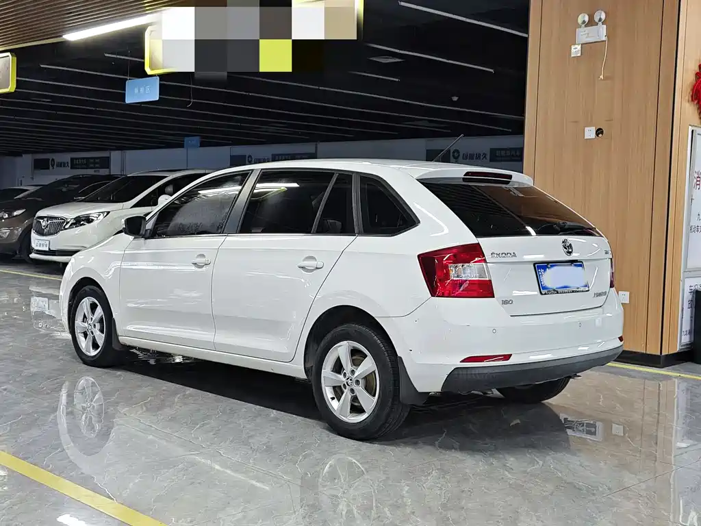 Skoda Rapid Spaceback 2019 — фото 4