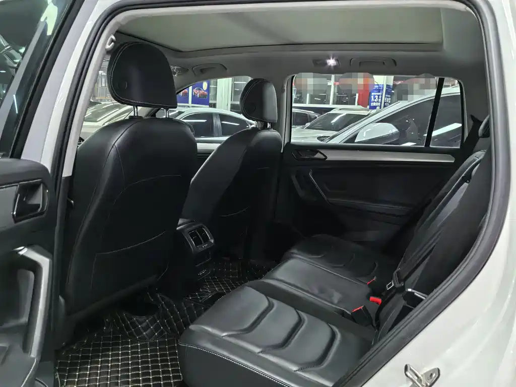Volkswagen Tiguan L 2020 — фото 12